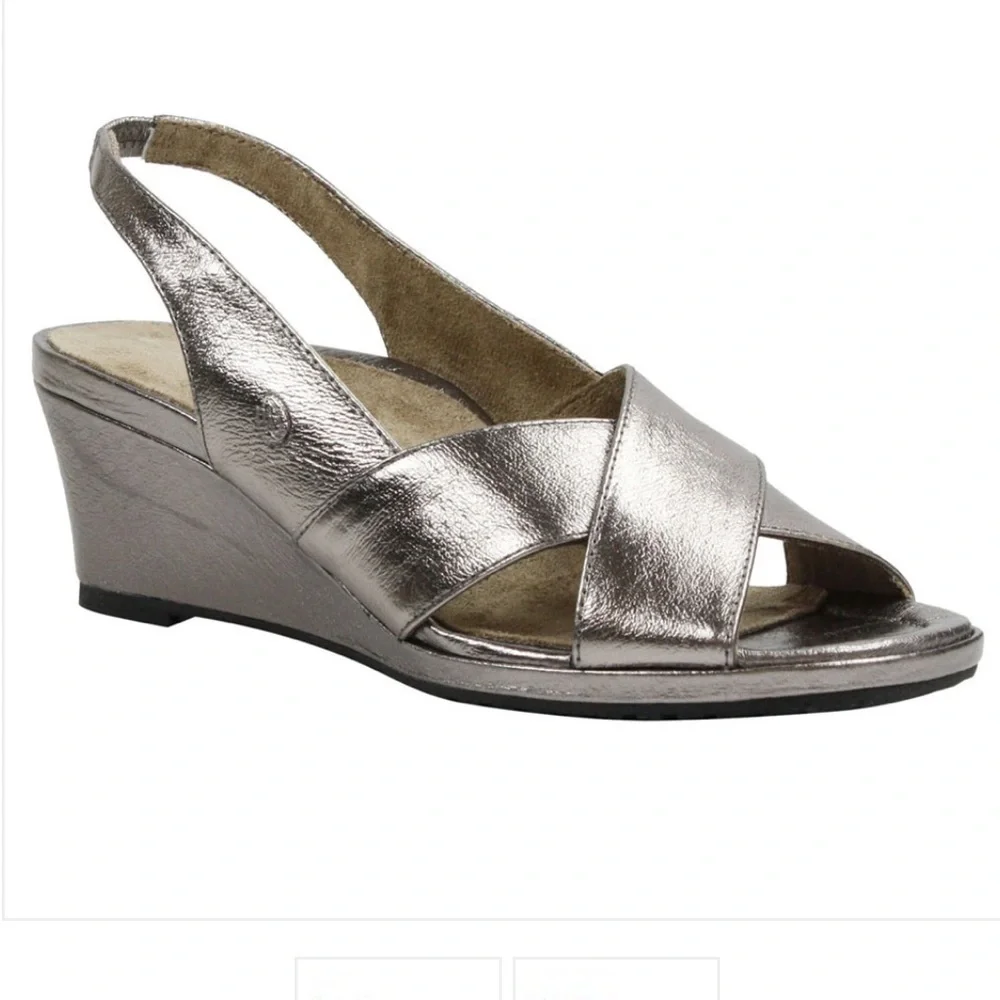 JRenee’ women’s Antolina wedge sandal in color: Taupe Metallic size 9.5 M NWOB.H